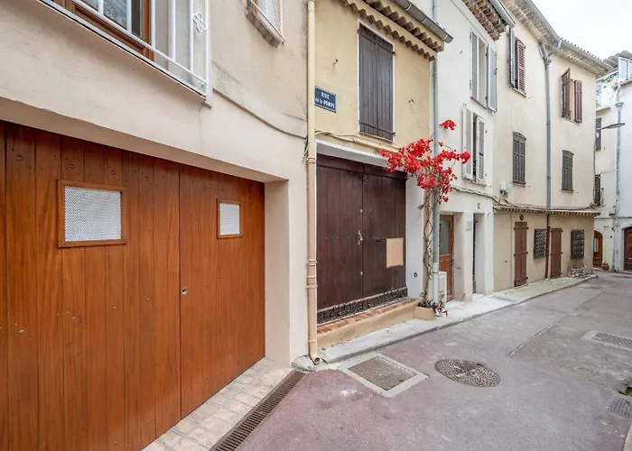 Apartment Rue De La Pompe By Interhome